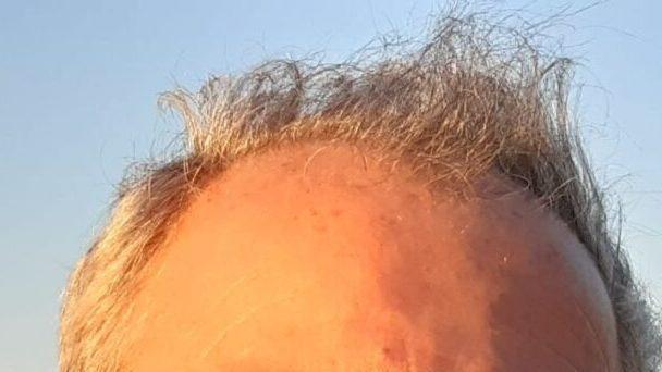 ALT: Daniele Biacchessi presenta 'L'armadio della vergogna', un'opera che esplora la memoria storica e la ricerca di giustizia.