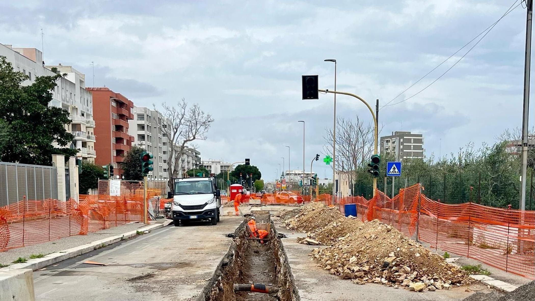 "Disagi a Bari per i lavori in via Gentile, che si protrarranno per un mese."